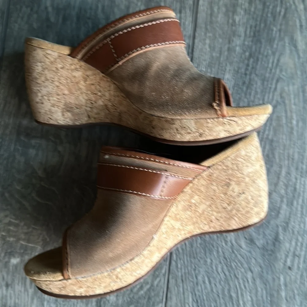 Clarks shoes wedges tan suede toeless size 7 Barbie core